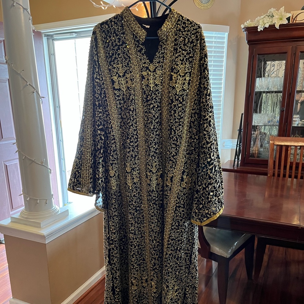 FULLY embellished thob/abaya ‘Hindi style’